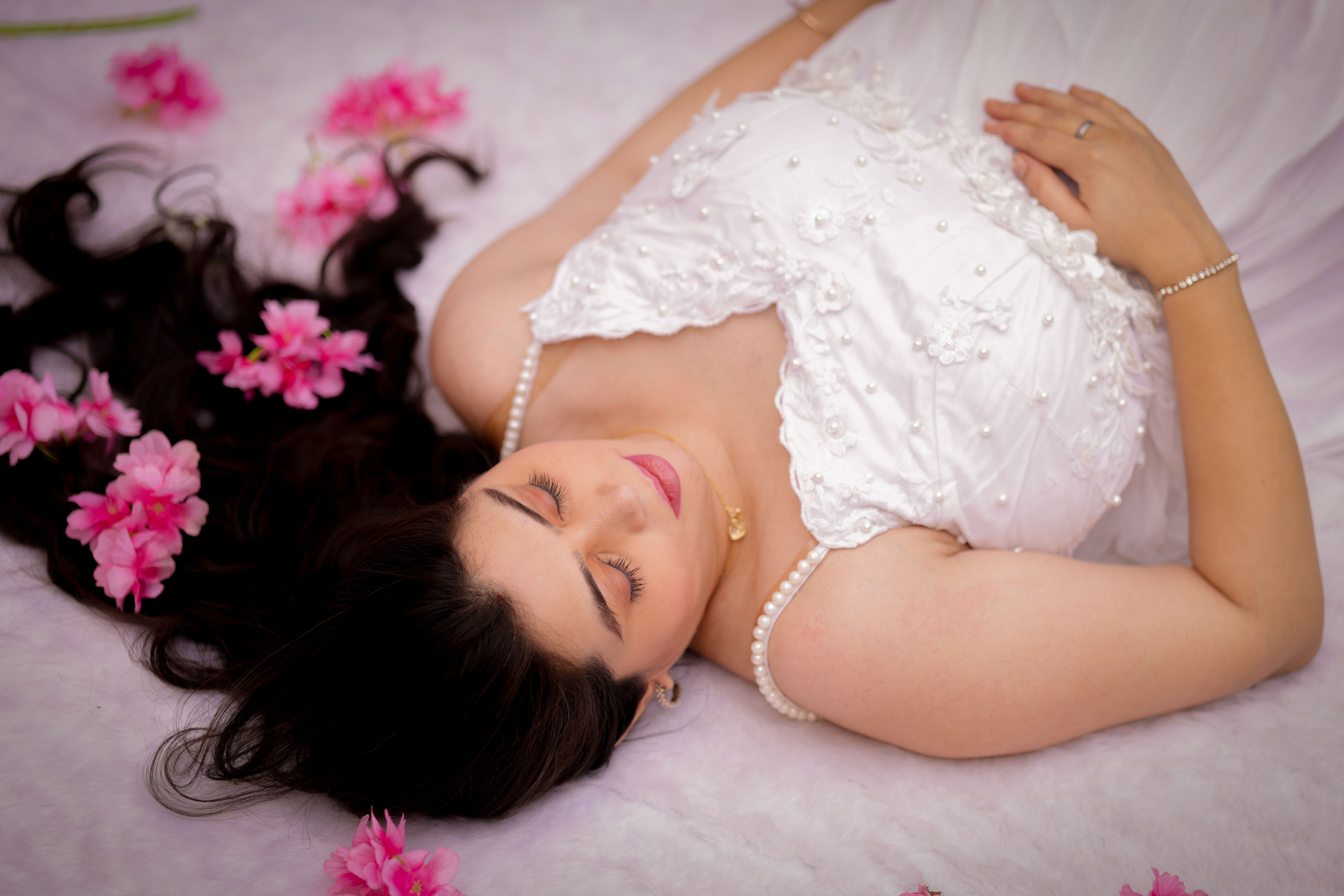Best Maternity Shoot In Vikash Nagar Lucknow