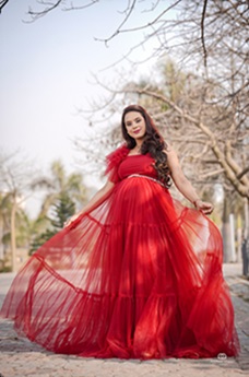 Best Maternity Shoot Packages Under ₹7000 with Rental Outfits and Photography Adda