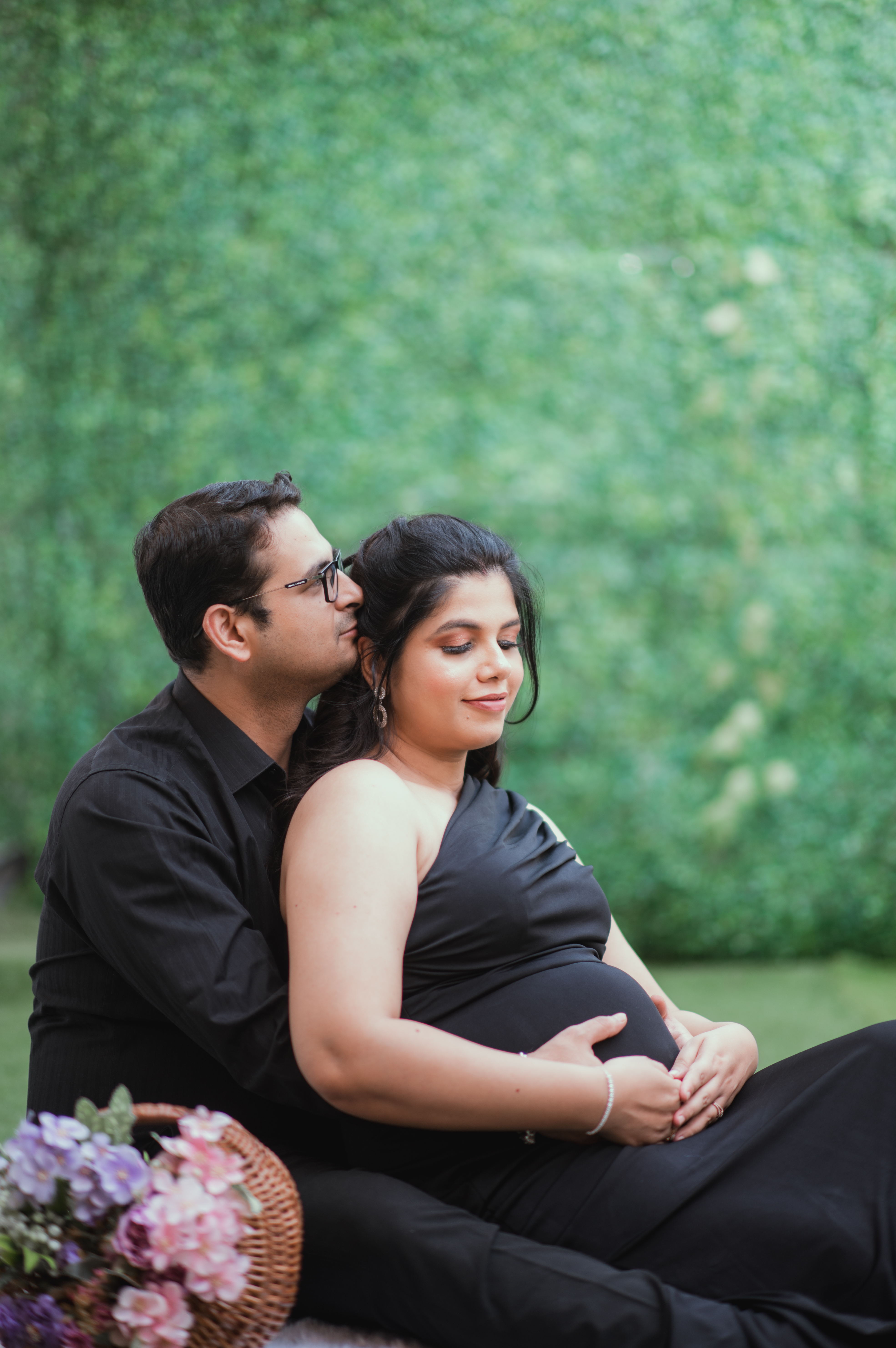 Best Maternity Shoot in Dayalbagh, Agra with Photography Adda & Rental Outfits