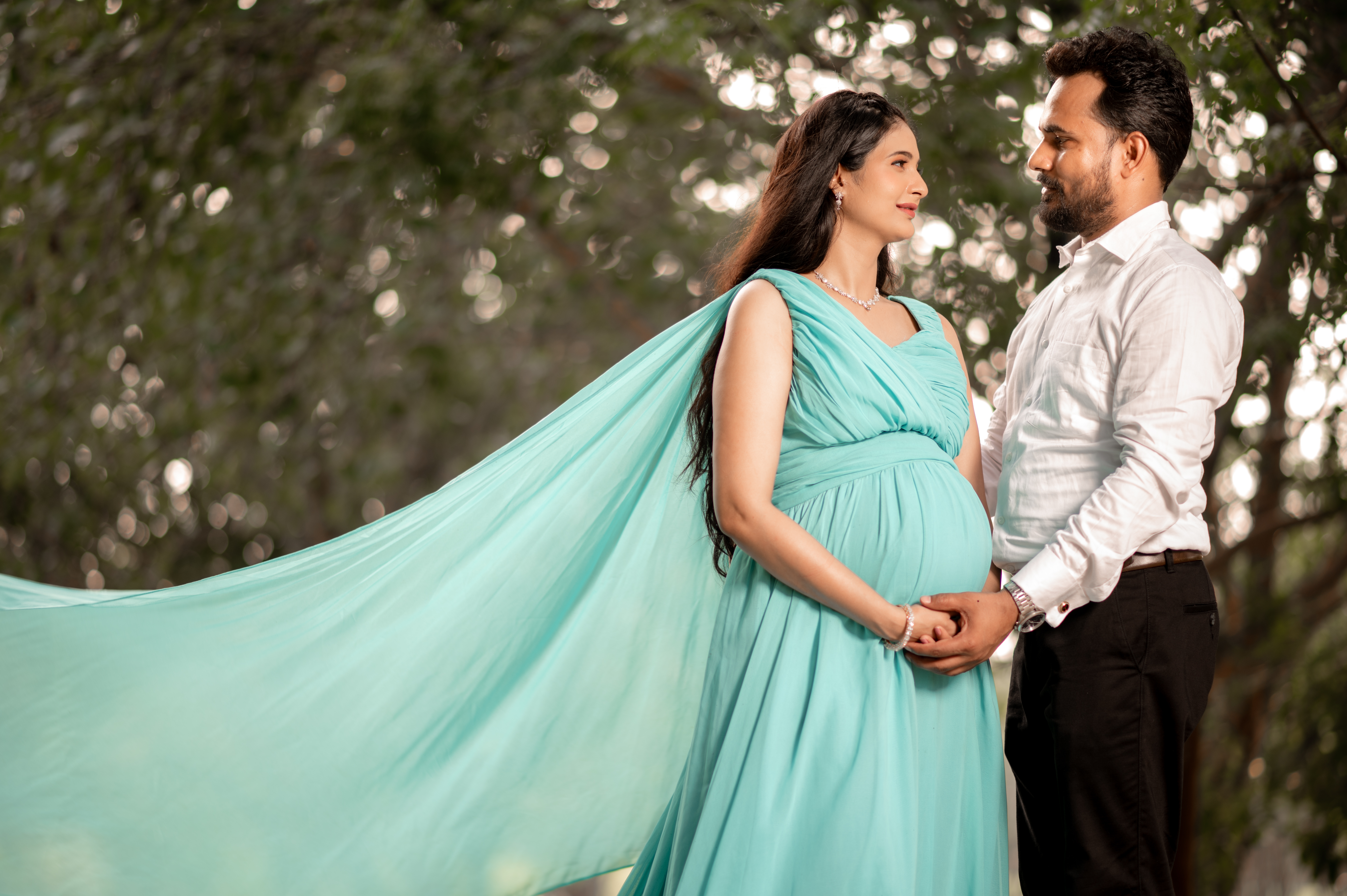 Perfect Maternity Photoshoot In Agra