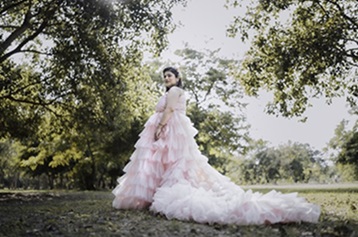 Gowns on Rent in Mirzapur: Elevate Your Maternity Shoot with Rental Outfits and Photography Adda