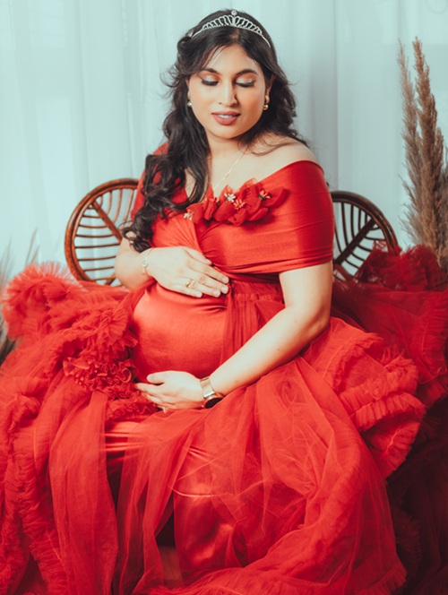 Best Maternity Shoot In Kamla Nagar Agra