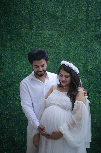 Maternity Shoots Under ₹5000 with Rental Outfits and Photography Adda