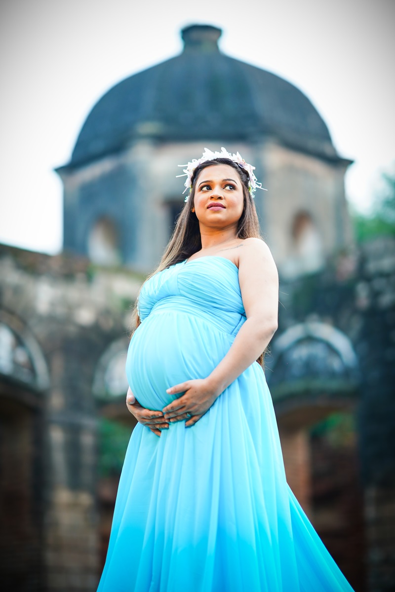 Outdoor maternity shoot