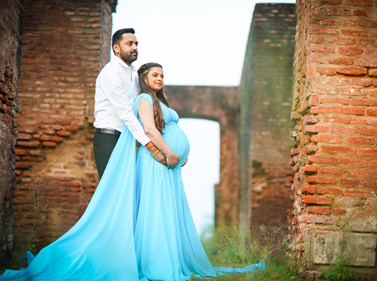 Best Maternity Shoot Under ₹15,000 in Lucknow by Photography Adda & Rental Outfits