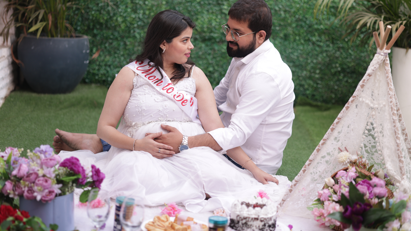 Glowing Moments Best Maternity Photoshoot In Vivek Khand Gomti Nagar Lucknow	