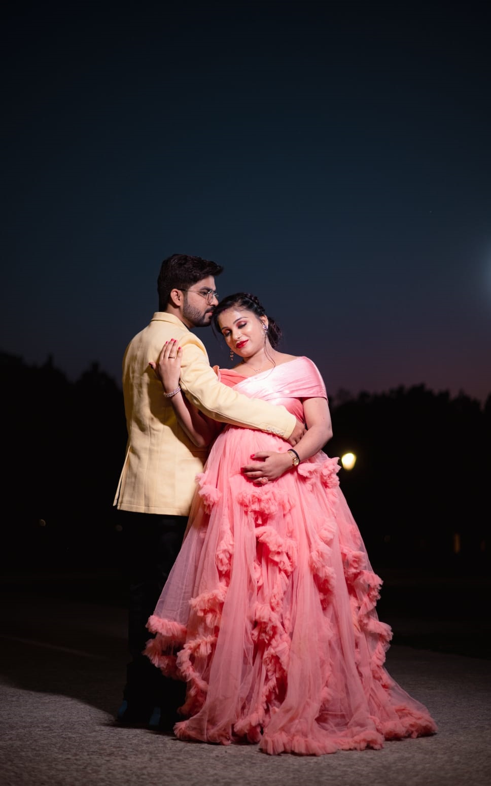 benifits of maternity shoot in Night