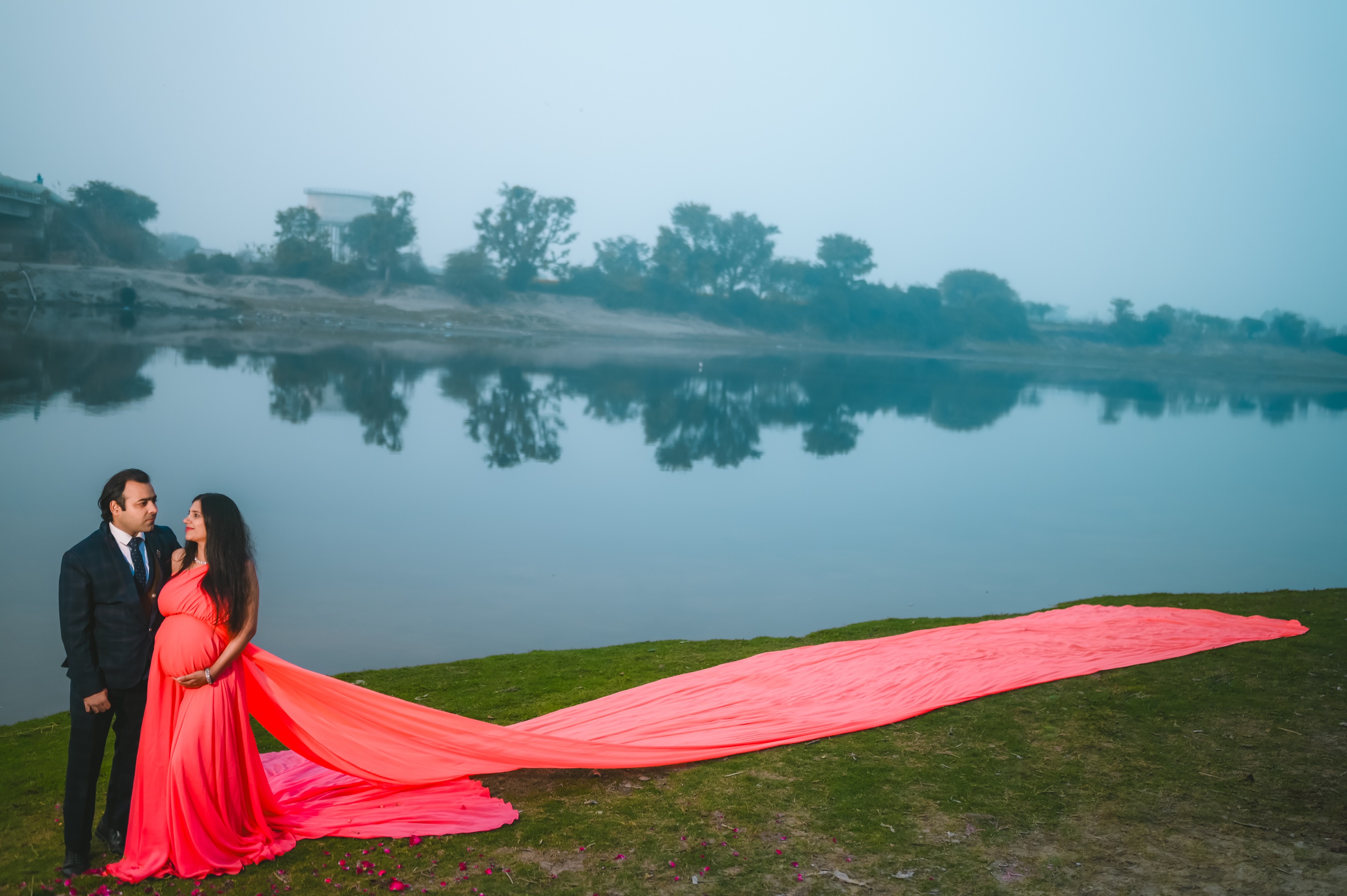 Maternity photoshoot dress on rent near Mumbai