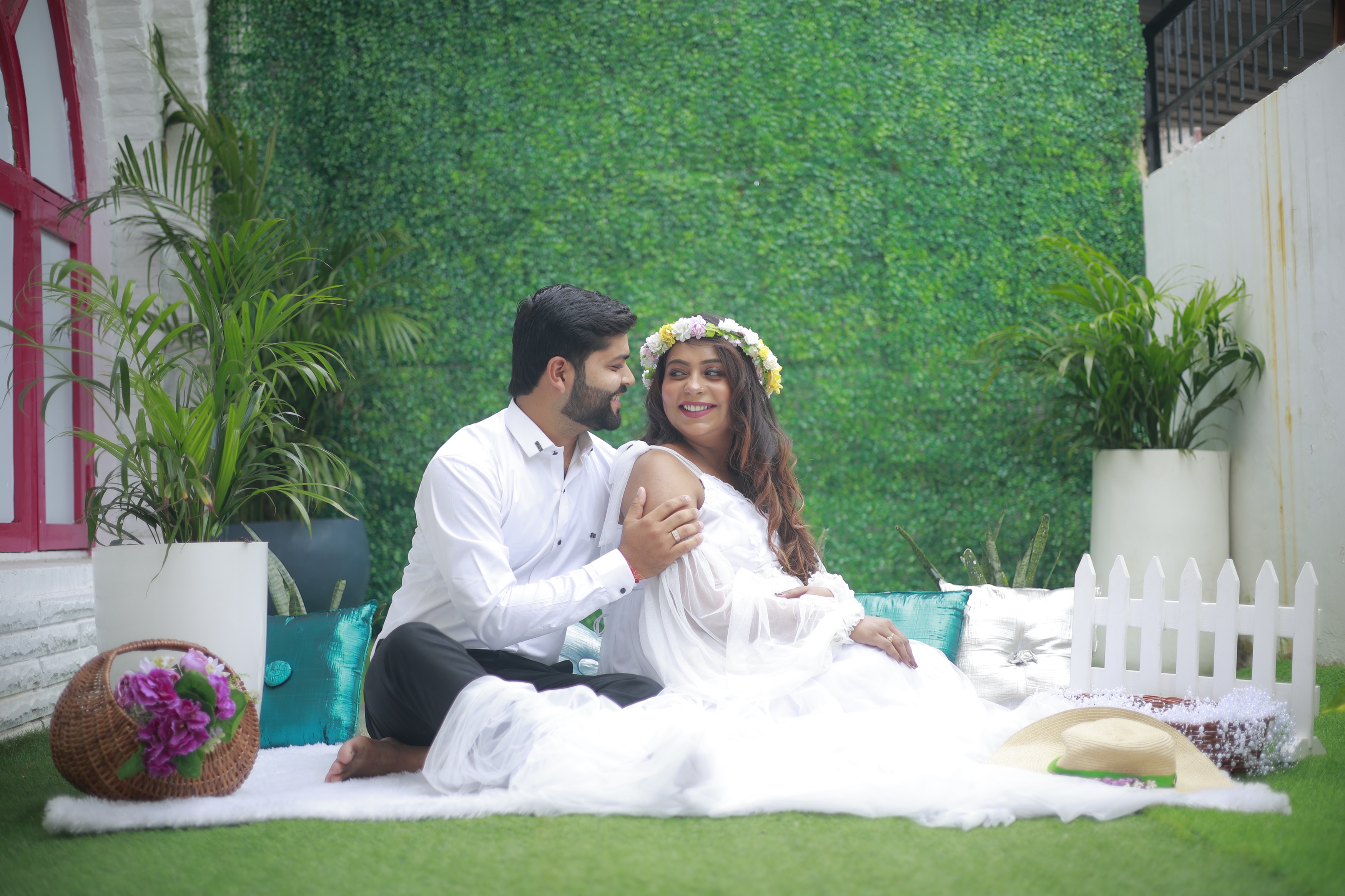 Best Maternity Shoot in Kandivali East: Photography Adda & Rental Outfits