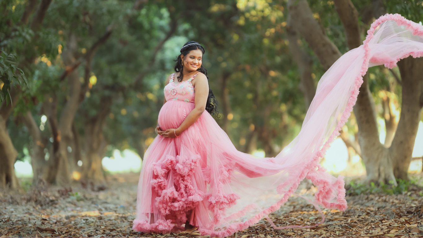 Glowing for Two Best Maternity Photoshoot In Singar Nagar Lucknow