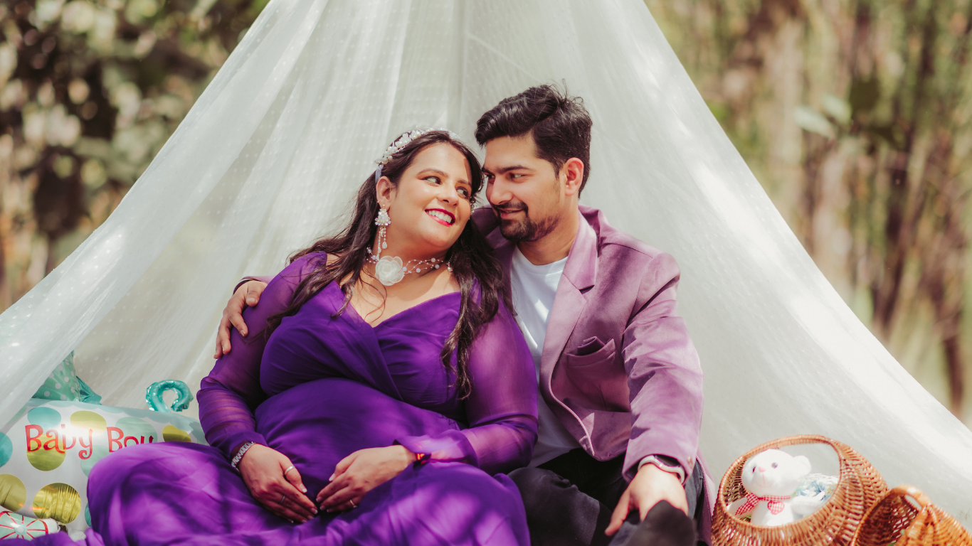 Lovely Maternity Photoshoot In Gomti Nagar Lucknow