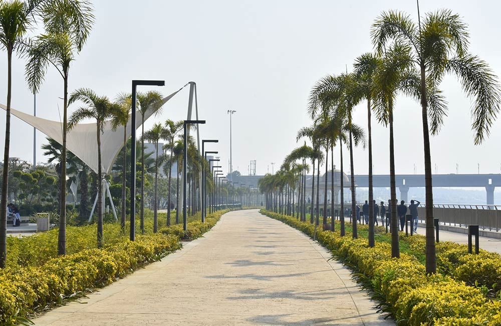 Best pre-wedding gown for photoshoot in River Front