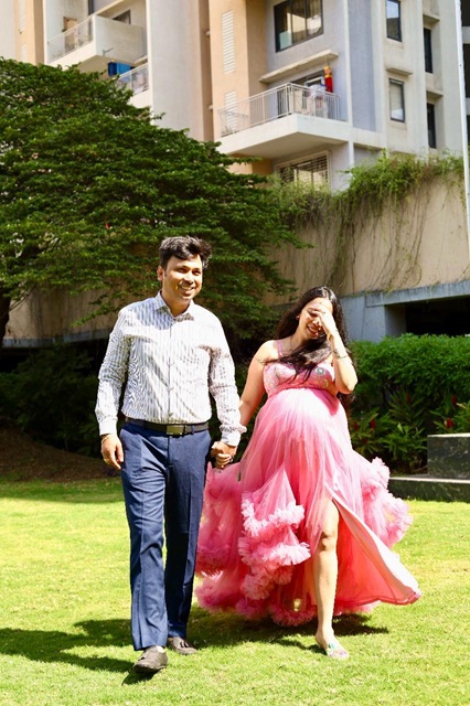 Celebrate Motherhood with the Best Outdoor Maternity Shoot for ₹5000 This Navratri in Lucknow