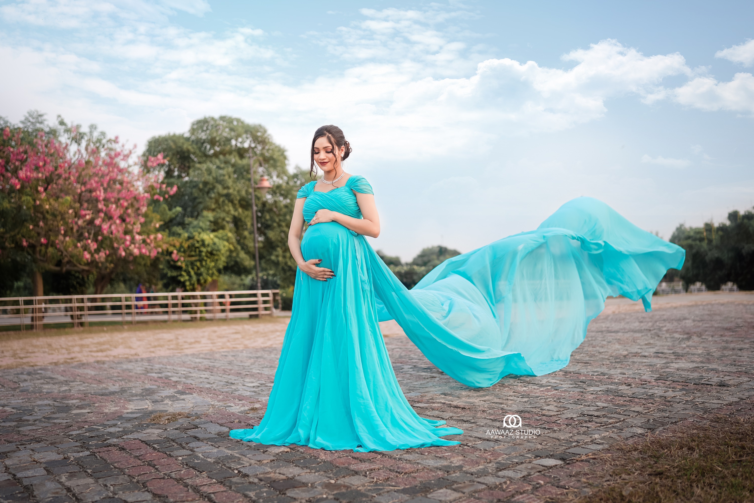 Best Maternity Shoot Under ₹5000 in Lucknow by Rental Outfits and Photography Adda