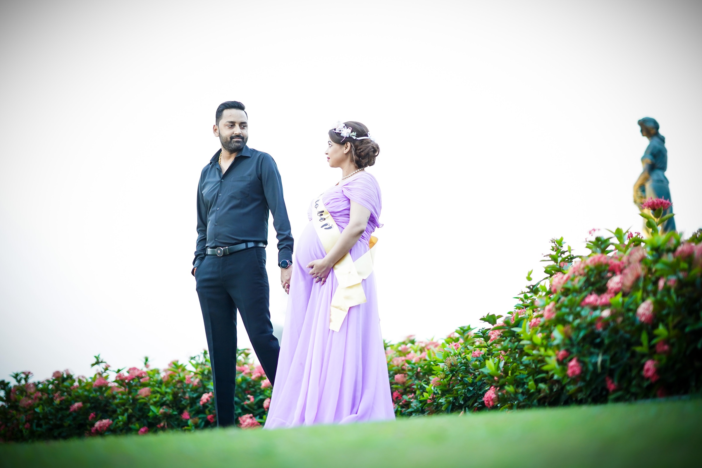 Best Maternity Shoot Under ₹10,000 by Rental Outfits and Photography Adda