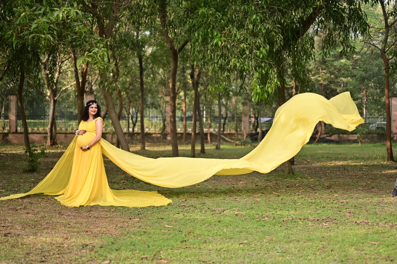 The Best Maternity Shoot in Sultanpur by Rental Outfits and Photography Adda